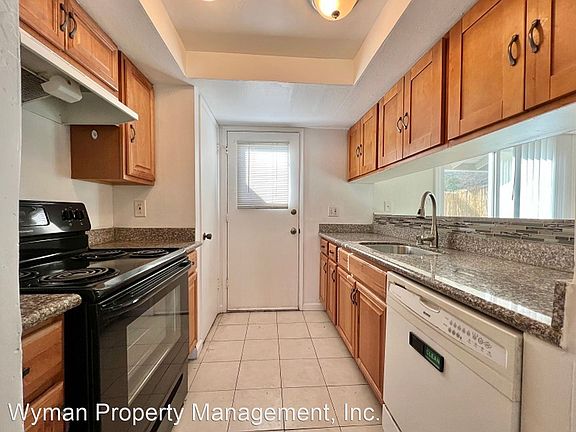 5th image of 110 Belvedere Ct