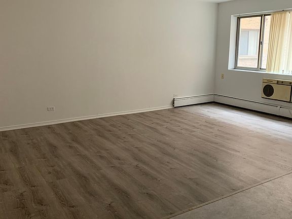 4th image of 6250 N Kenmore Ave #209