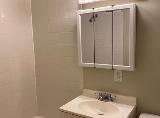 611 NW Fieldcrest Dr #B, Lees Summit, MO 64081