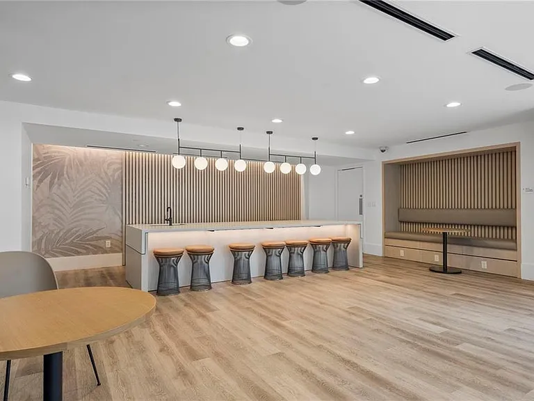 3324 Peachtree Rd NE #915 — Photo 46
