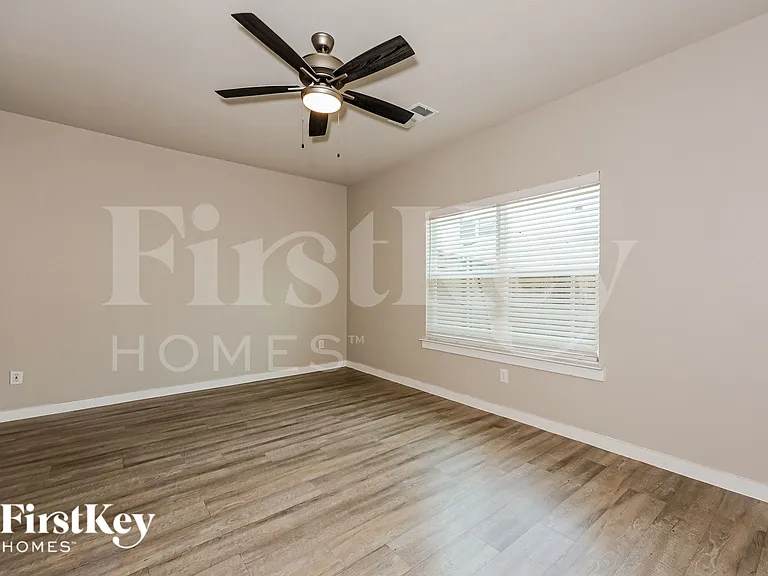 325 Niki Dr — Photo 10