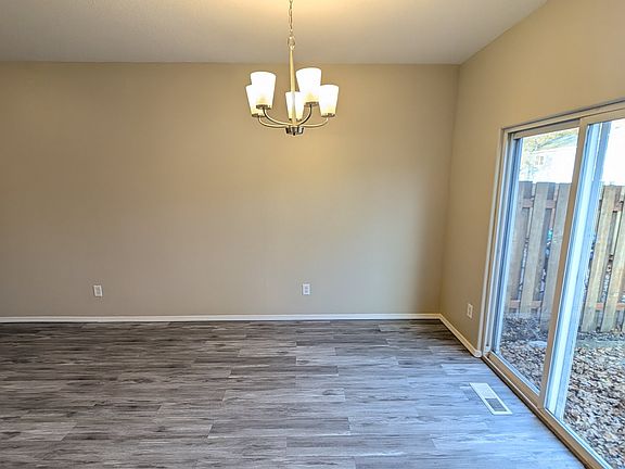 5th image of 18541 SW Takena Ct