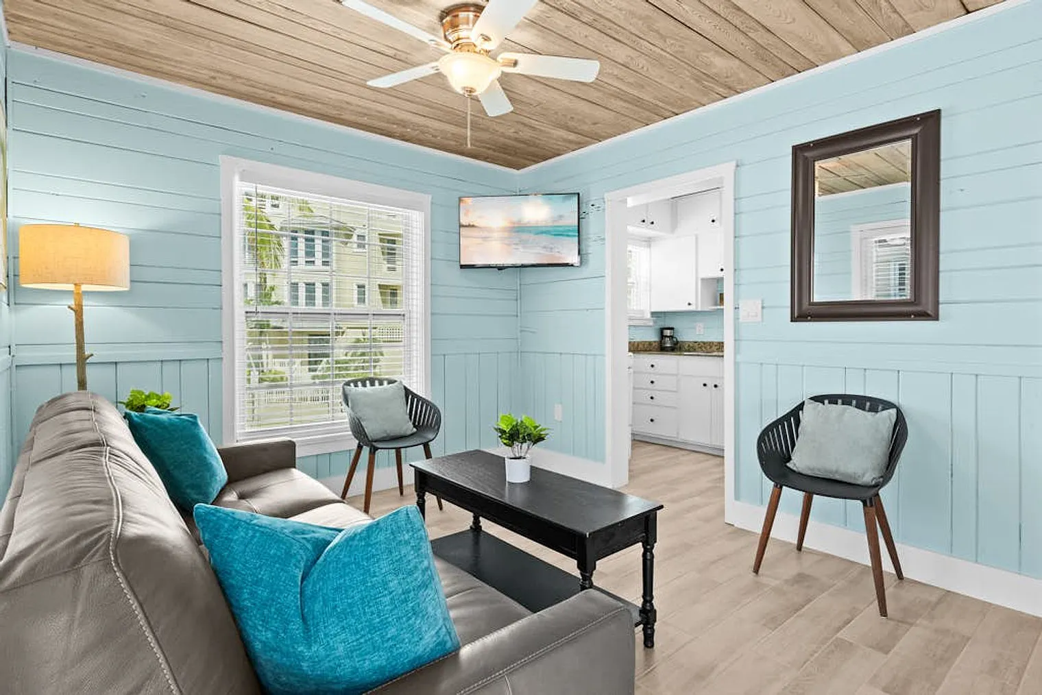 1 bed, 1.0 bath, 333 sqft, $8,270 — Photo 2