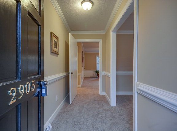 4th image of 2905 Wellington Dr