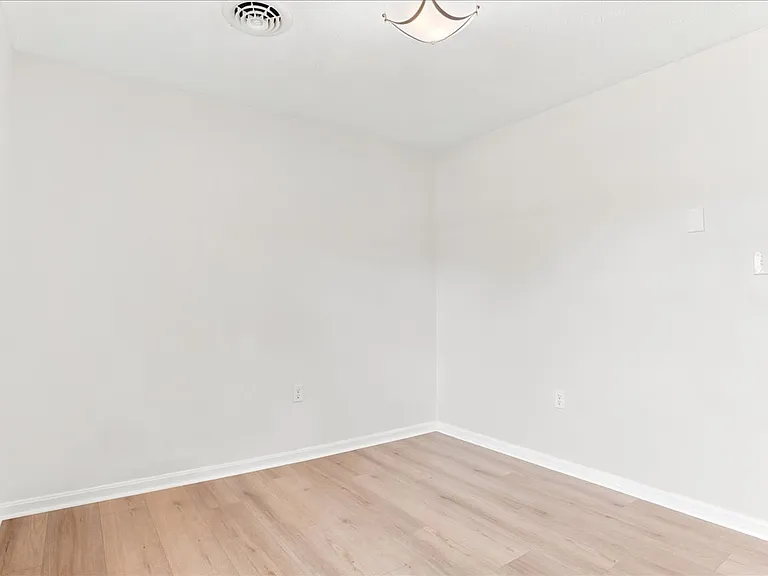 102 Linwood Ct — Photo 58