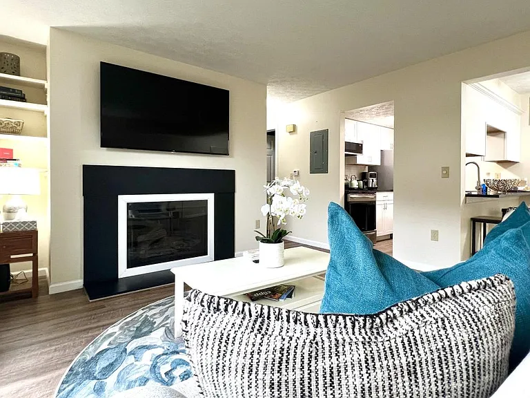 79 W Van Lake Dr — Photo 2