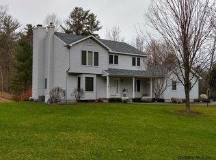 6 Cayuga Ct, Averill Park, NY 12018