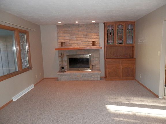 3rd image of 120 Forest Hill Ct