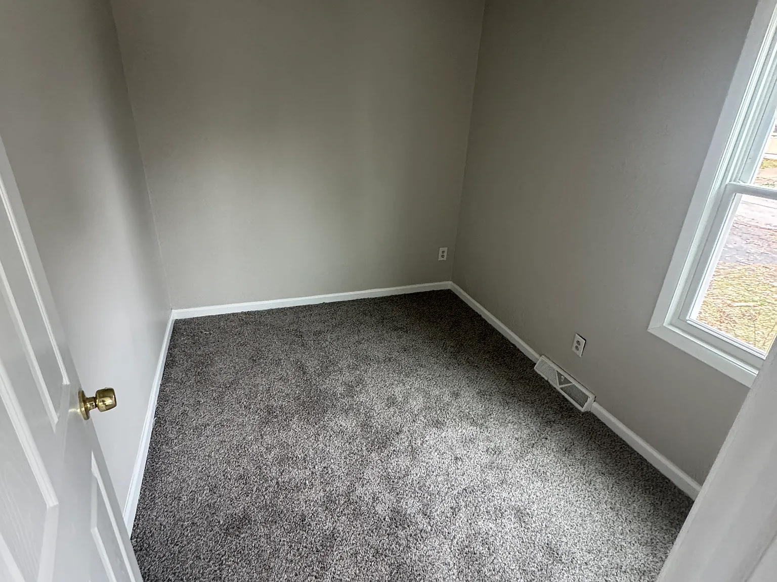 3 bed, 1100 sqft, $1,800 — Photo 4