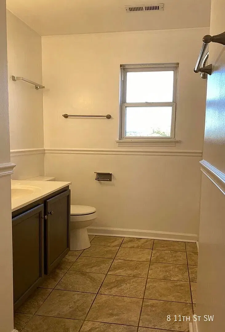 Charming 2-Bedroom, 1-Bath Single-Family Home — Photo 2
