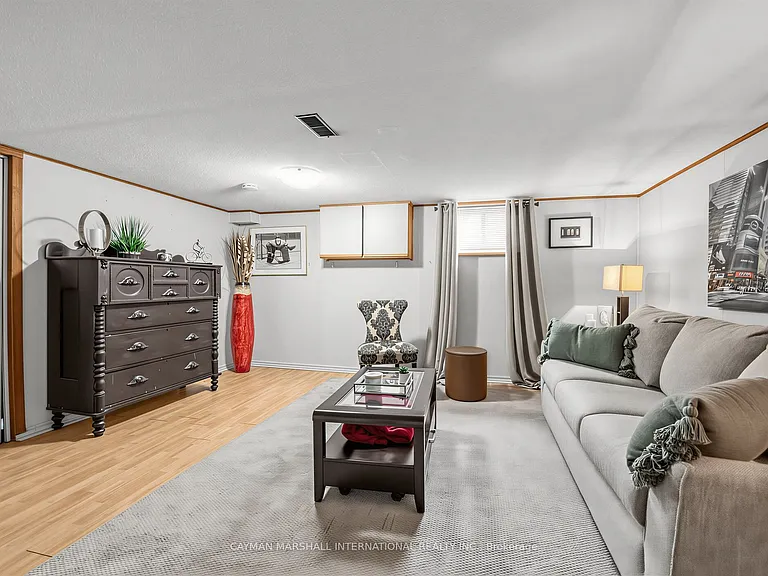 27 Maple Ave N — Photo 8