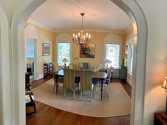 Arched Entry to Dining Room