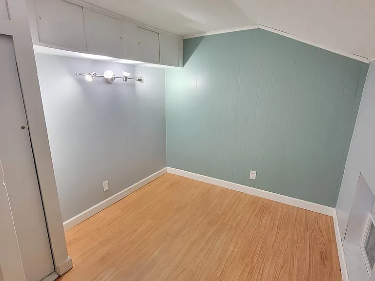 437 E Doty Ave — Photo 27