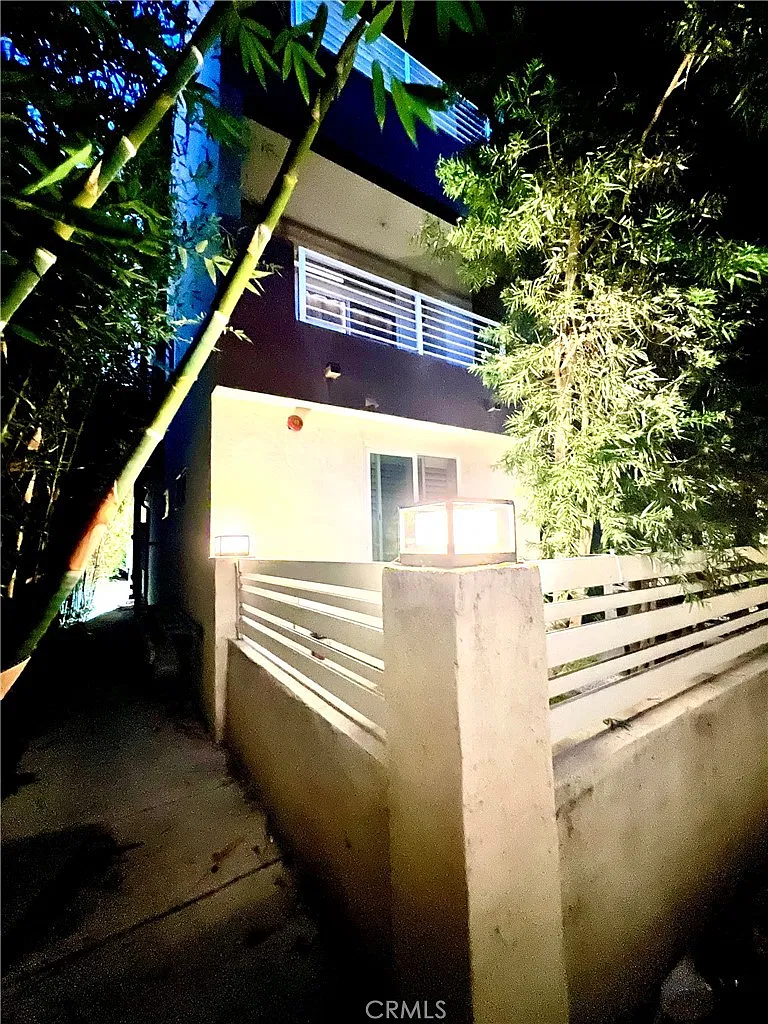 3 bed, 3.5 bath, 1800 sqft, $4,195 — Photo 3