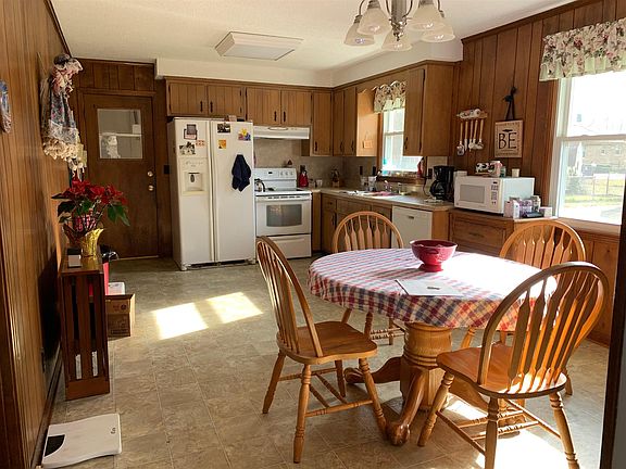 3rd image of 582 Orman Dr