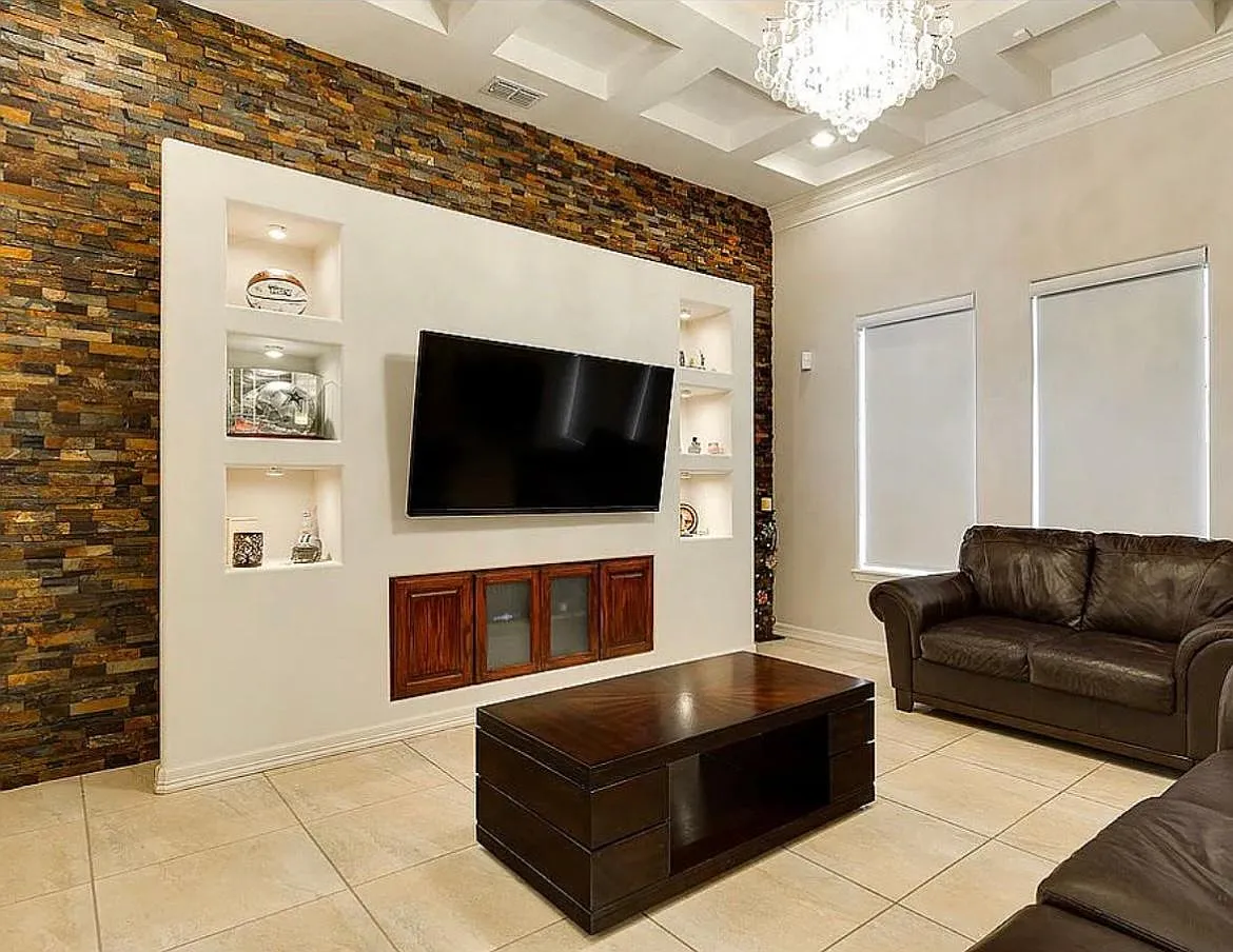 3 bed, 2.5 bath, 2124 sqft, $2,300 — Photo 4