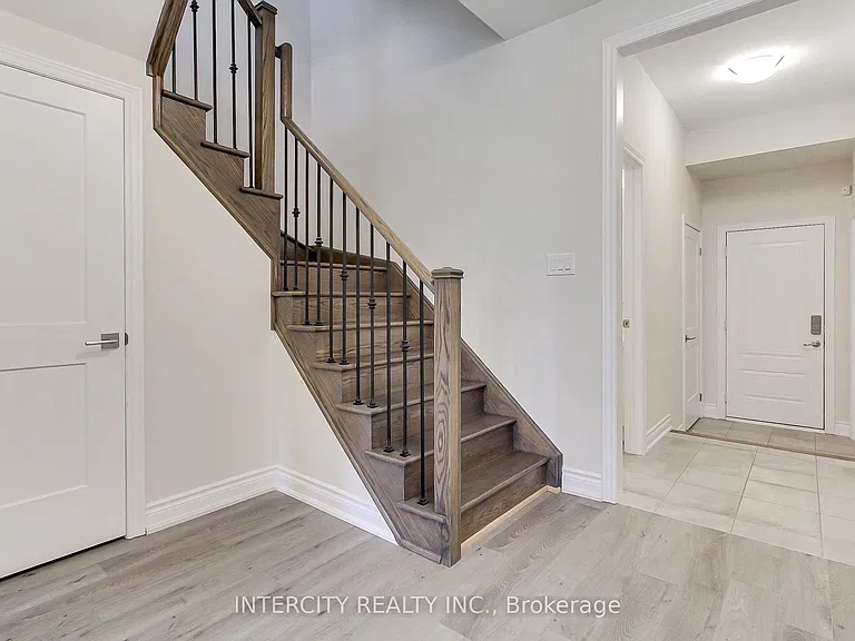 7 Adaskin Ave — Photo 10