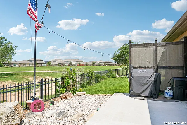 4 bed, 2.5 bath, 2585 sqft, $3,200 — Photo 2