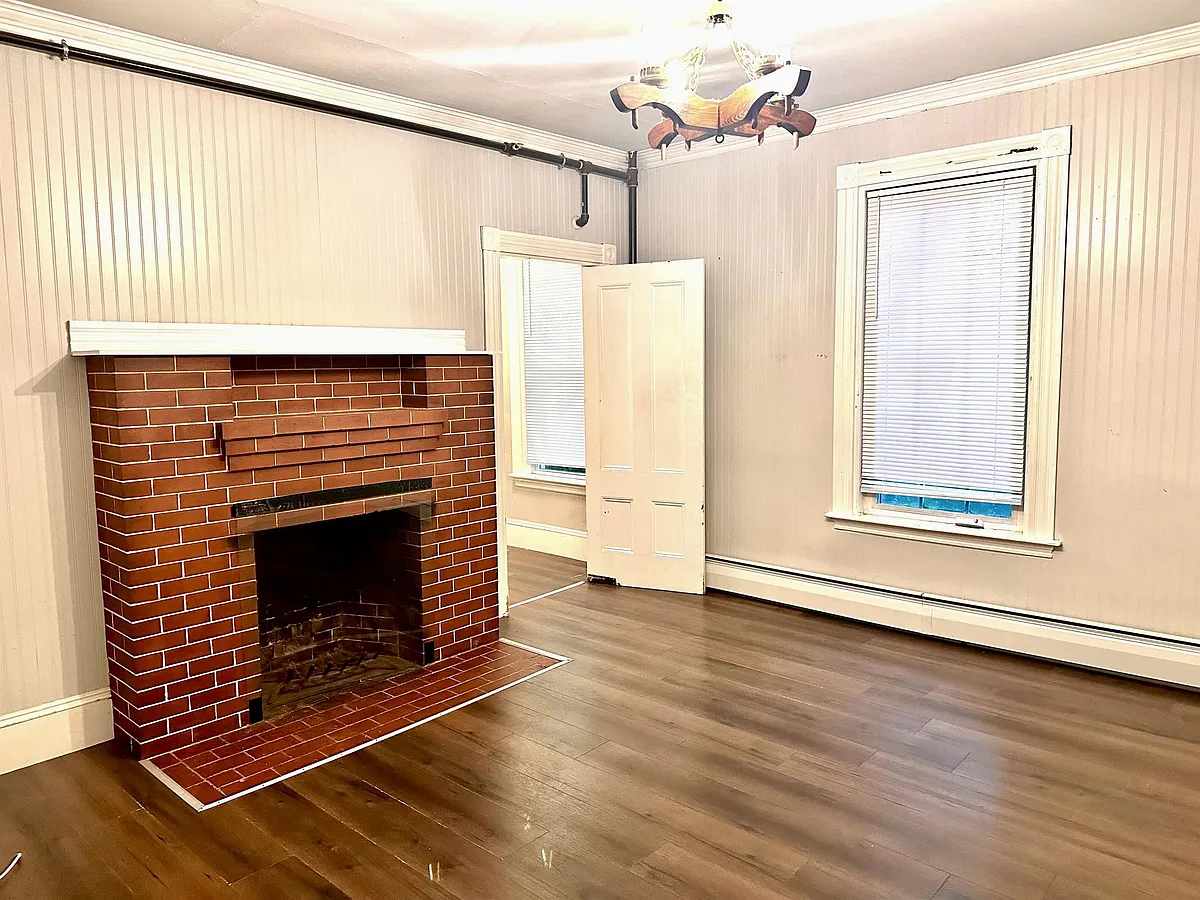 Building Photo - 646 Main Rd N #1C