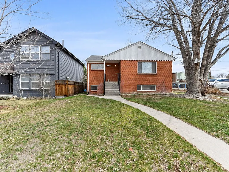 1520 Oneida St #B — Photo 1