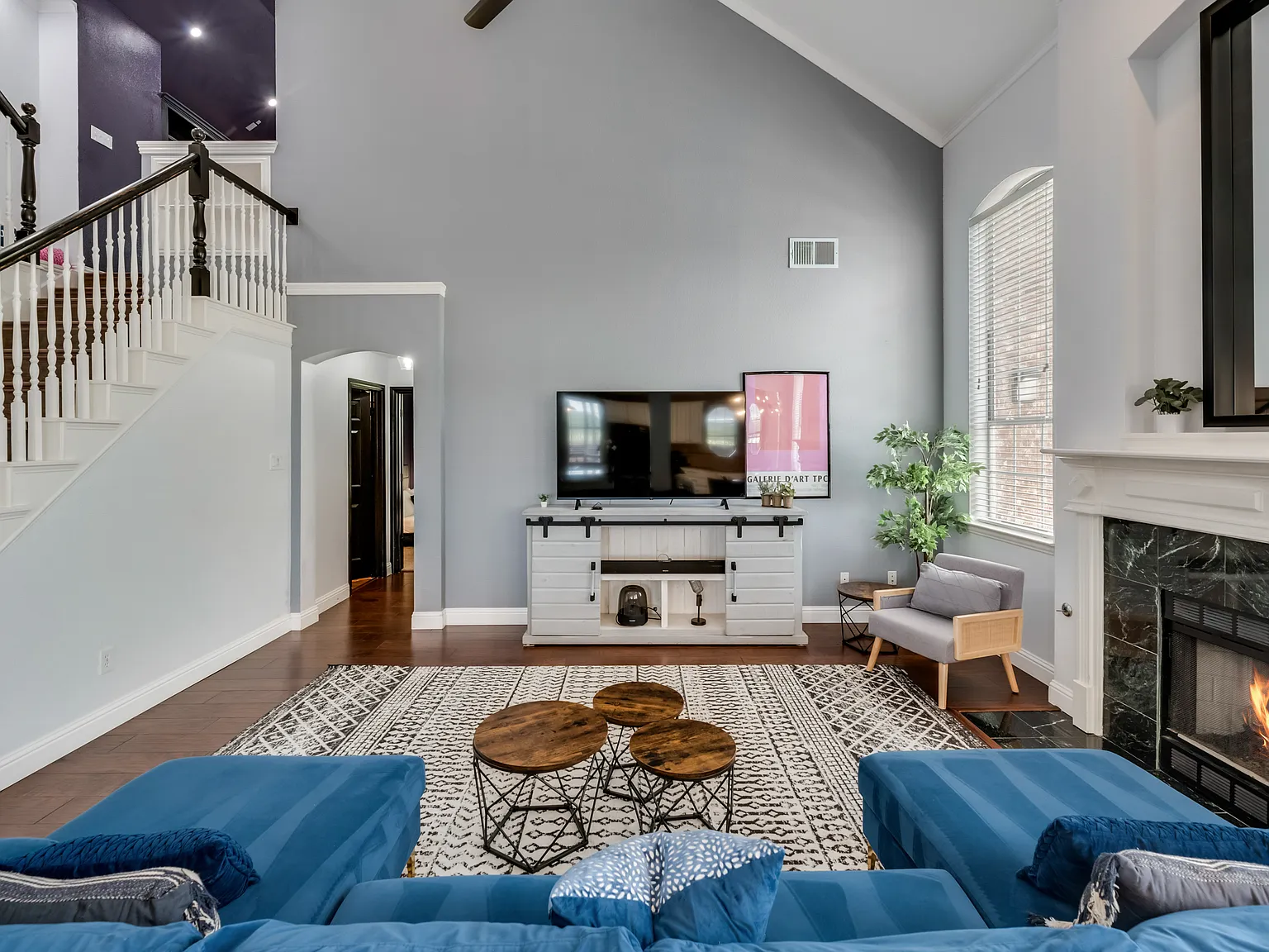 4 bed, 2998 sqft, $9,750 — Photo 2