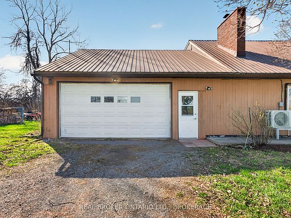 3rd image of 2268 McIntyre Rd