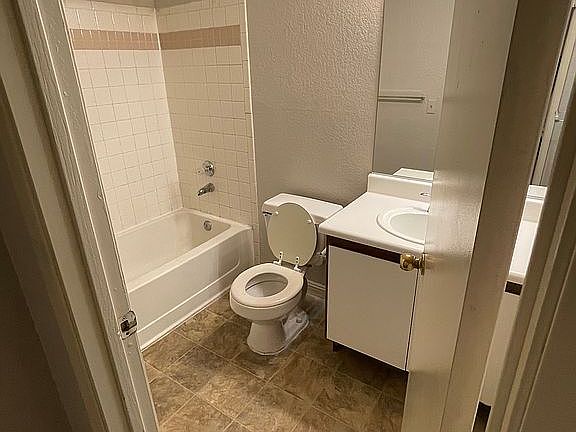 3rd image of 5251 Mission Carmel Ln APT 102