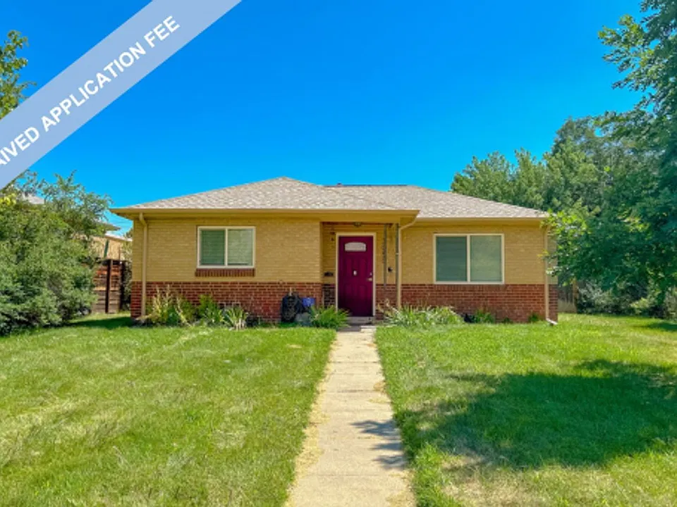 3050 Locust St
