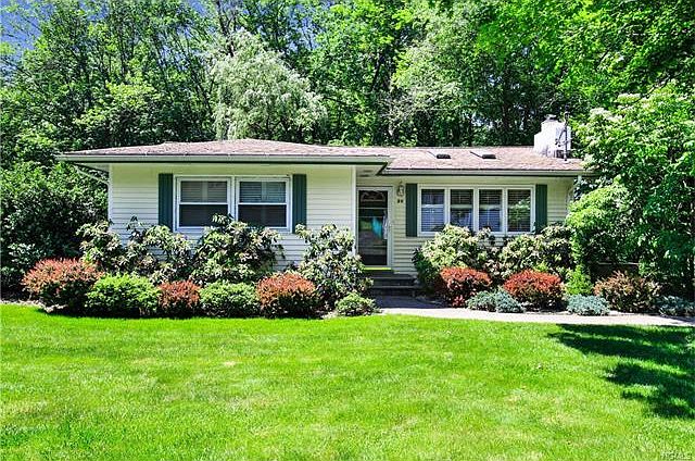 1st image of 20 Lakeview Dr
