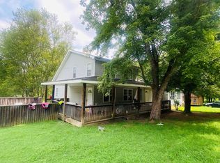 507 Midnight Dr, Byrdstown, TN 38549