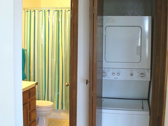 Washer/Dryer and Main bath