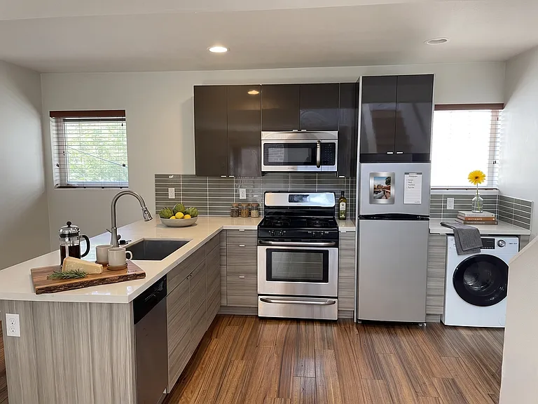 6408 Phinney - Located at the top of Phinney Ridge — Photo 5