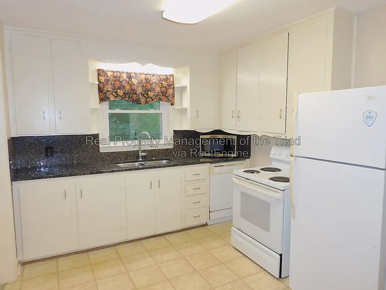 715 S Hawthorne Rd — Photo 4