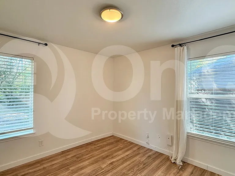 5504 Northdale Dr — Photo 16