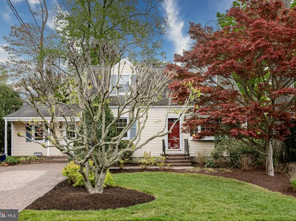 75 Lakeview Dr, Allentown, NJ 08501