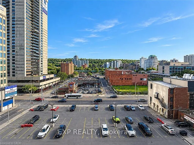 118 King St E #718 — Photo 28