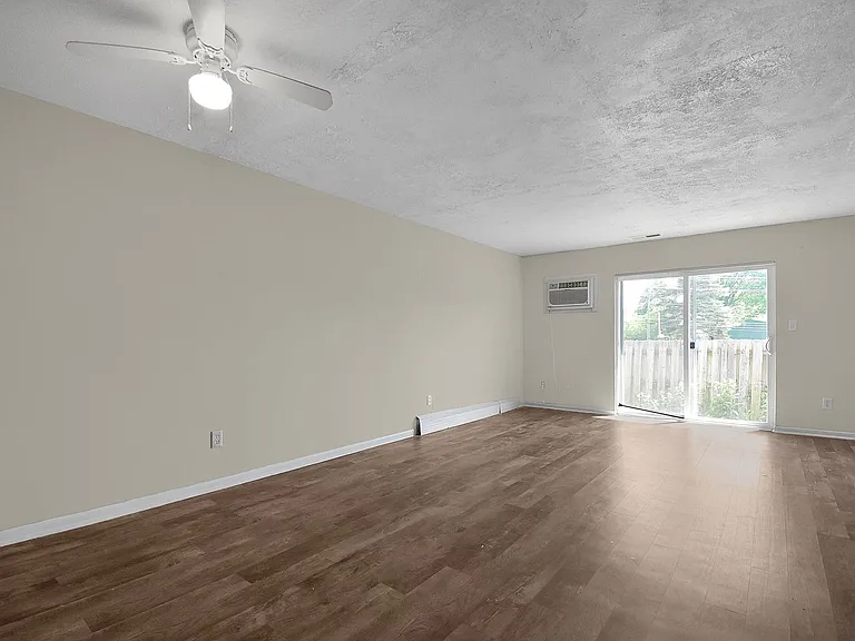 2383 Belcher Dr — Photo 6