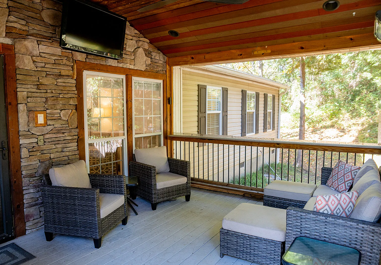 3 bed, 1296 sqft, $2,600 — Photo 2