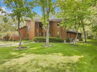 14521 W Trail Way, Lake Forest, IL 60045