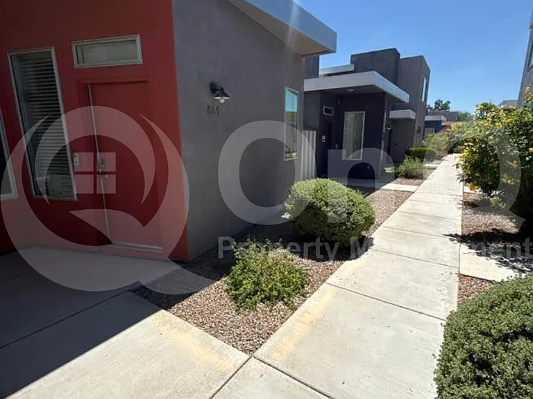 865 E Park Modern Dr — Photo 2