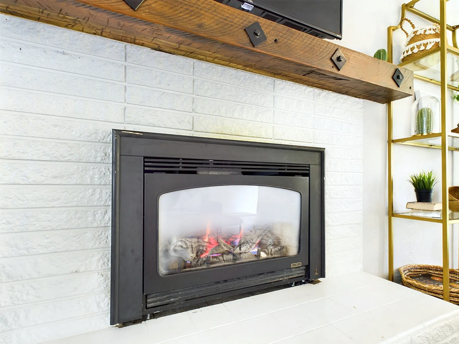 3 bed, 2.0 bath, 1517 sqft, $7,052 — Photo 4