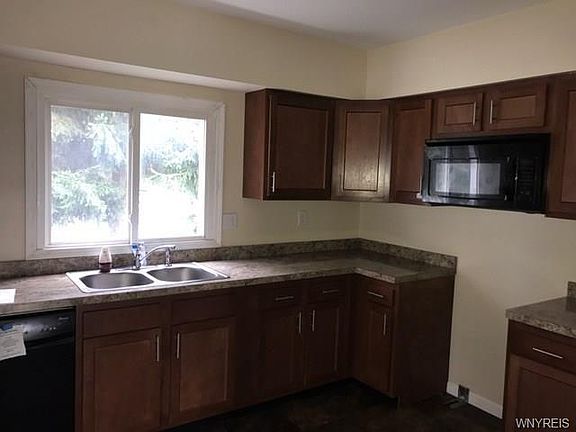 5th image of 550 Como Park Blvd