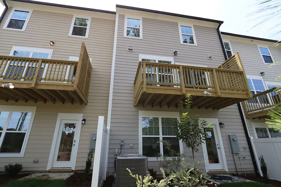 4 bed, 3.5 bath, 2227 sqft, $2,750 — Photo 4