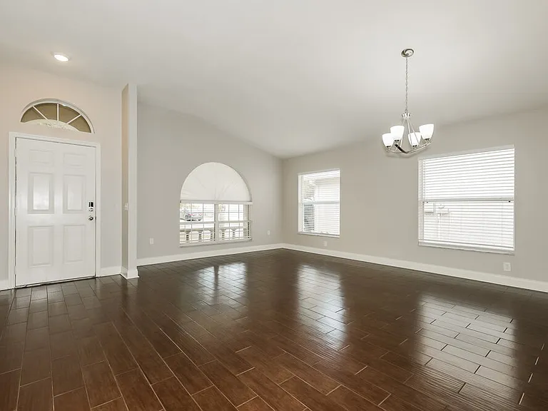 10124 Coldwater Loop — Photo 3