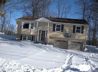 87 S Gate Dr, Poughkeepsie, NY 12601