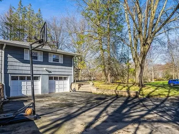 8 Annabelle Ln, New City, NY 10956