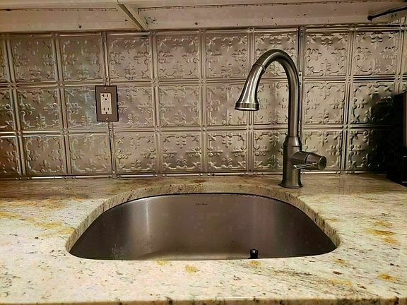 5th image of 315 Atlantic Ave APT 1