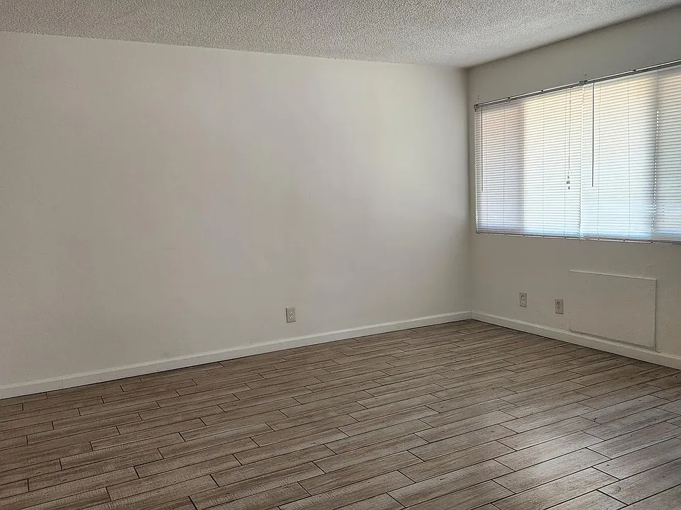 526 N Azusa Ave #3