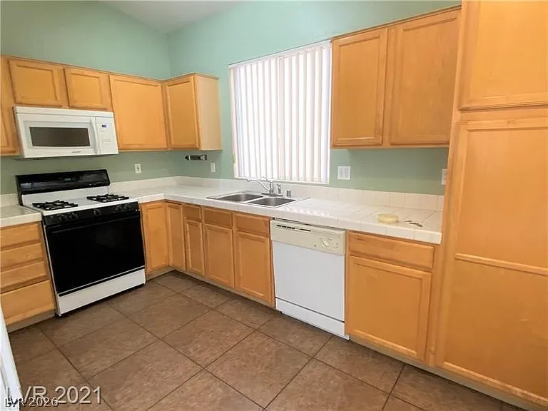 2457 Covered Wells Ave — Photo 6