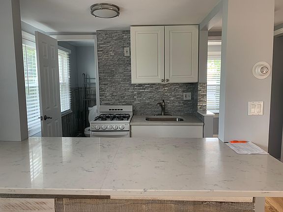 2nd image of 556 Westchester Ave Floor 3